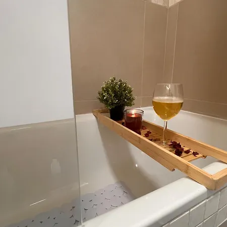 Apartment Les Agnettes - Paris Metro - Wifi - Parking - Equipe *